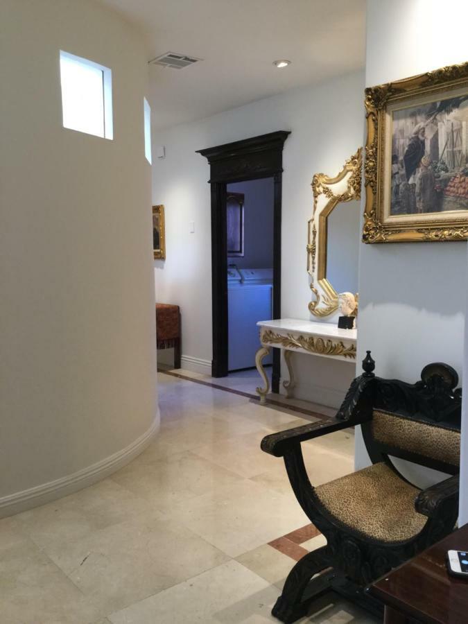 Entire Second Flr - Santa Monica Luxury Roman Villa Los Angeles Eksteriør billede